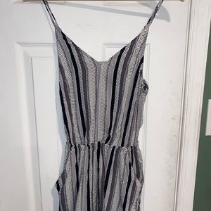 H&M size 4 black and white printed romper